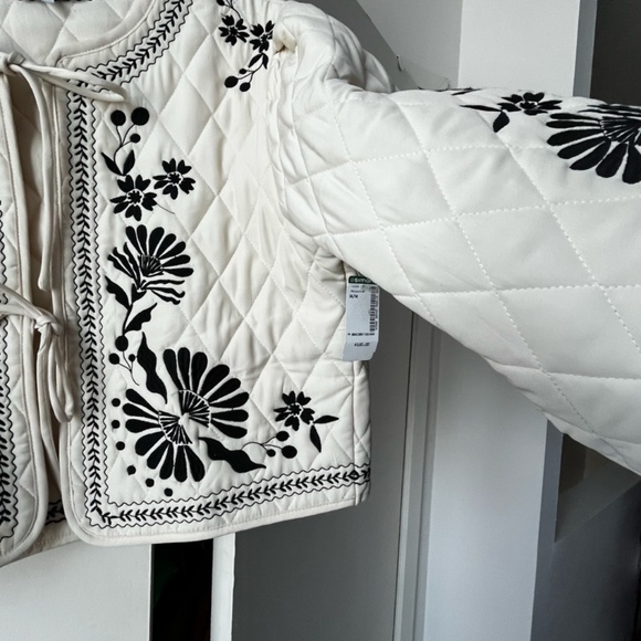 selling unworn quilted spring jacket - Picture 2 of 3